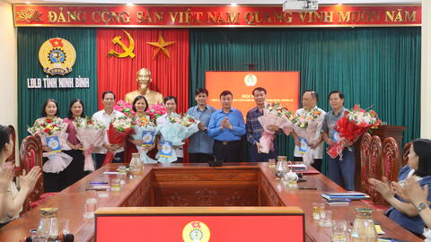 Liên đoàn Lao động tỉnh Ninh Bình gặp mặt chia tay các đồng chí cán bộ công đoàn nghỉ hưu theo Nghị định 178/NĐ-CP