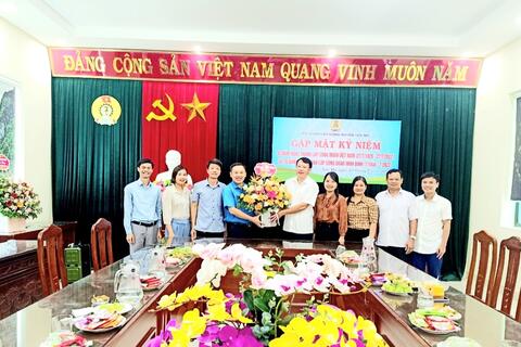 Liên đoàn Lao động huyện Yên Mô: Tổ chức Gặp mặt kỷ niệm 93 năm Ngày thành lập Công đoàn Việt Nam và 76 năm thành lập Công đoàn Ninh Bình.
