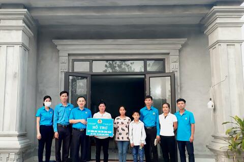 Liên đoàn Lao động huyện Yên Mô: Tổ chức khánh thành và trao kinh phí hỗ trợ xây dựng Nhà Mái ấm Công đoàn