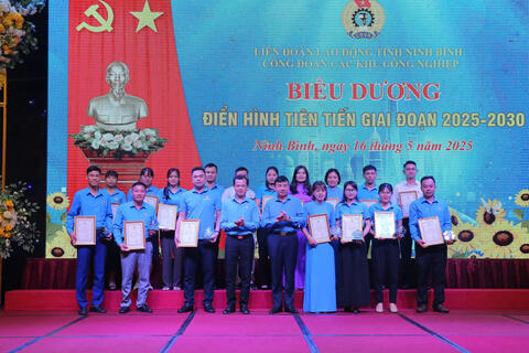 Công đoàn các KCN tổ chức hội nghị điển hình tiên tiến trong CNVCLĐ giai đoạn 2025-2030