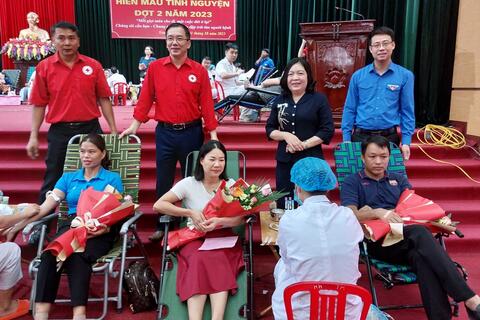 Đoàn viên công đoàn Yên Khánh chung tay giữ nhịp đập trái tim người bệnh