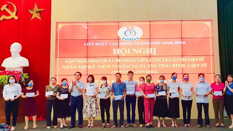 Các hoạt động tri ân nhân ngày Thương binh - Liệt sỹ 27/7 của các cấp công đoàn thành phố Ninh Bình