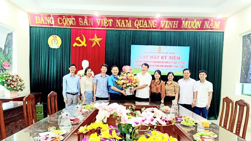 Liên đoàn Lao động huyện Yên Mô: Tổ chức Gặp mặt kỷ niệm 93 năm Ngày thành lập Công đoàn Việt Nam và 76 năm thành lập Công đoàn Ninh Bình.